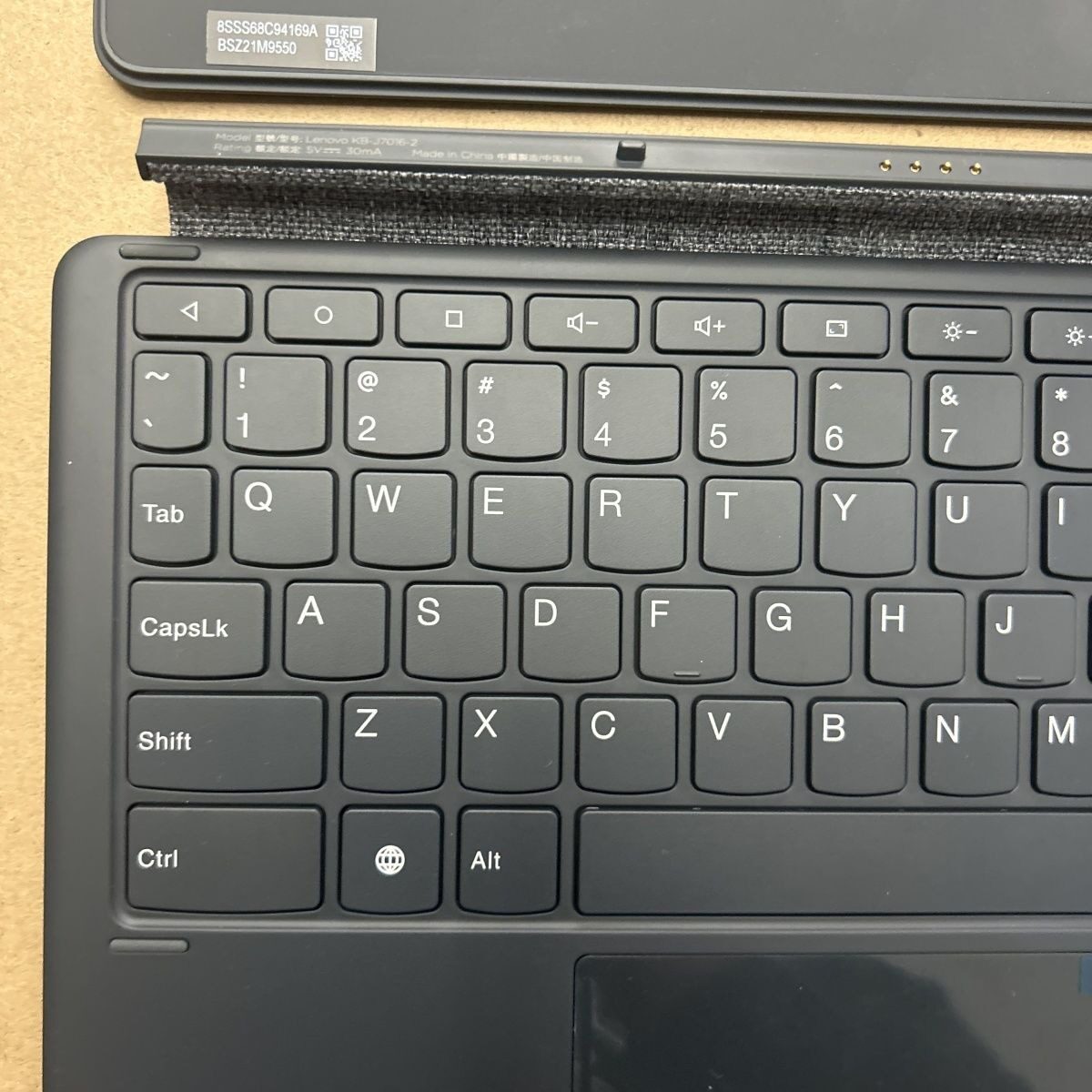 لوحة مفاتيح مغناطيسية وحافظة خ - مراجعة Lenovo Tablet Keyboard Accessories وسعره